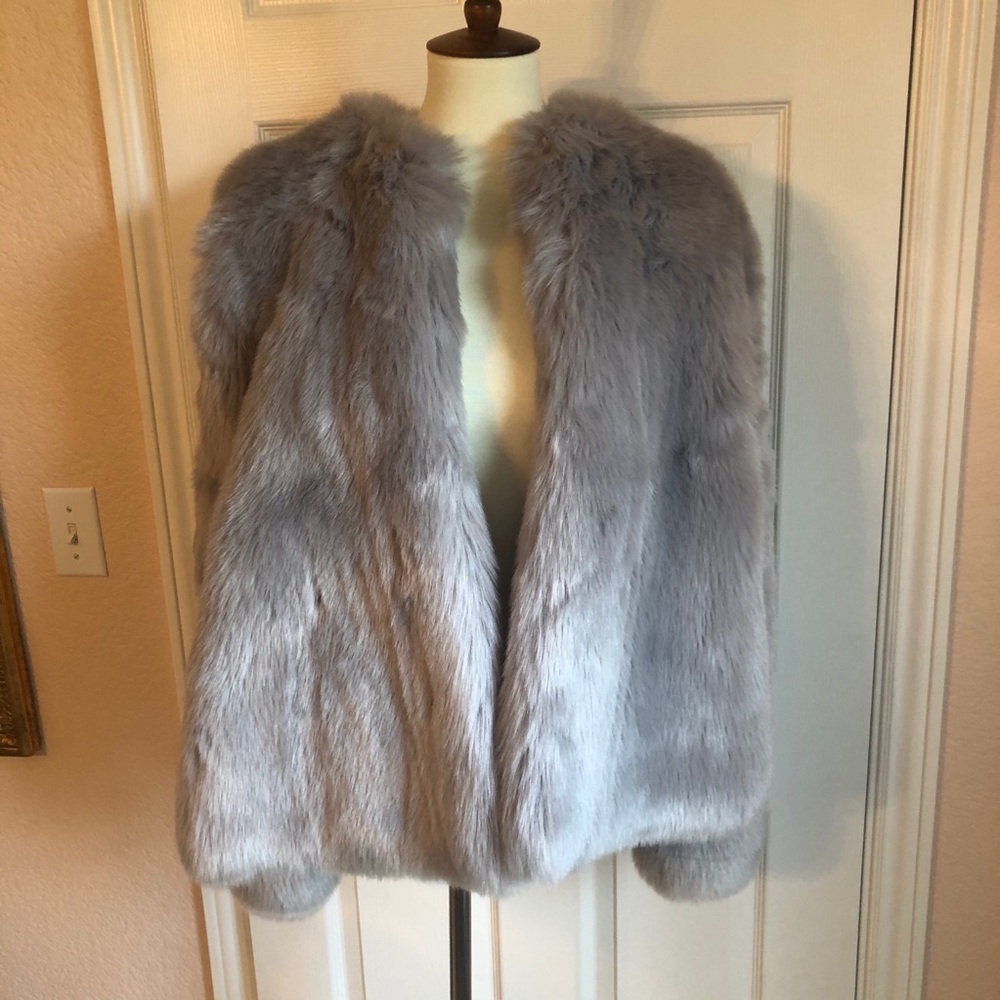 Halogen Gray Faux Fur Cape